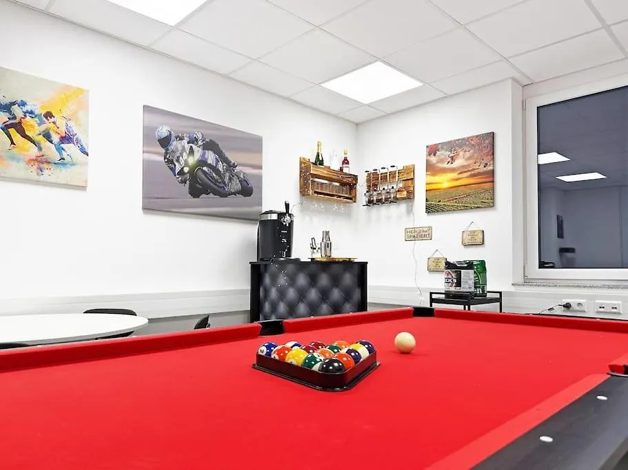 Event- & Komfortzone Fuer Gruppen In Stuttgart Apartment